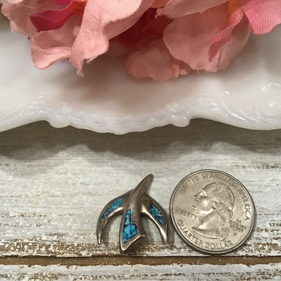 🎱[2/$36.00]🎱 Inlay Turquoise Dove Pendant - Picture 4 of 6